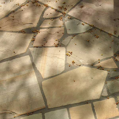 Polygonalplatten aus Sandstein im mediterrane Stil
