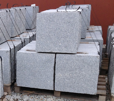 Granit Quader gesägt & gespalten